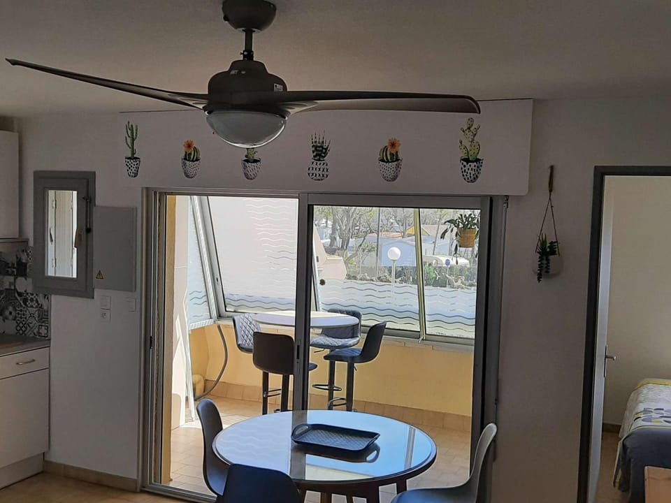 Appartement rénové 4 pers avec loggia et parking, à 50m de la plage! - FR-1-326-757 Apartment in Marseillan