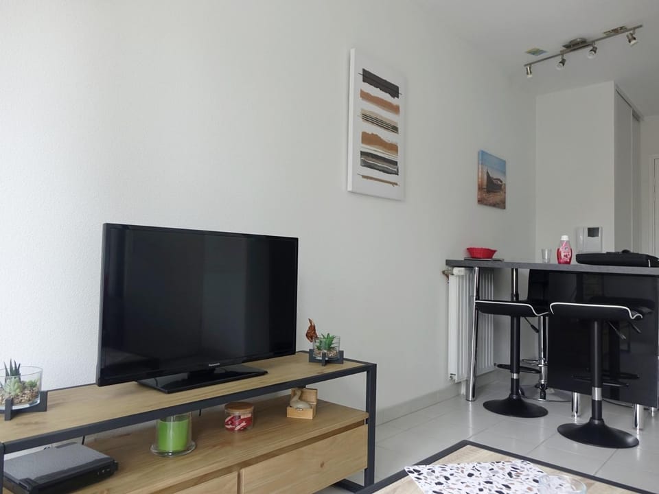 Appartement moderne 2 pièces avec balcon et WIFI, proche centre Sarzeau et plages - FR-1-639-48 Apartment in Brittany