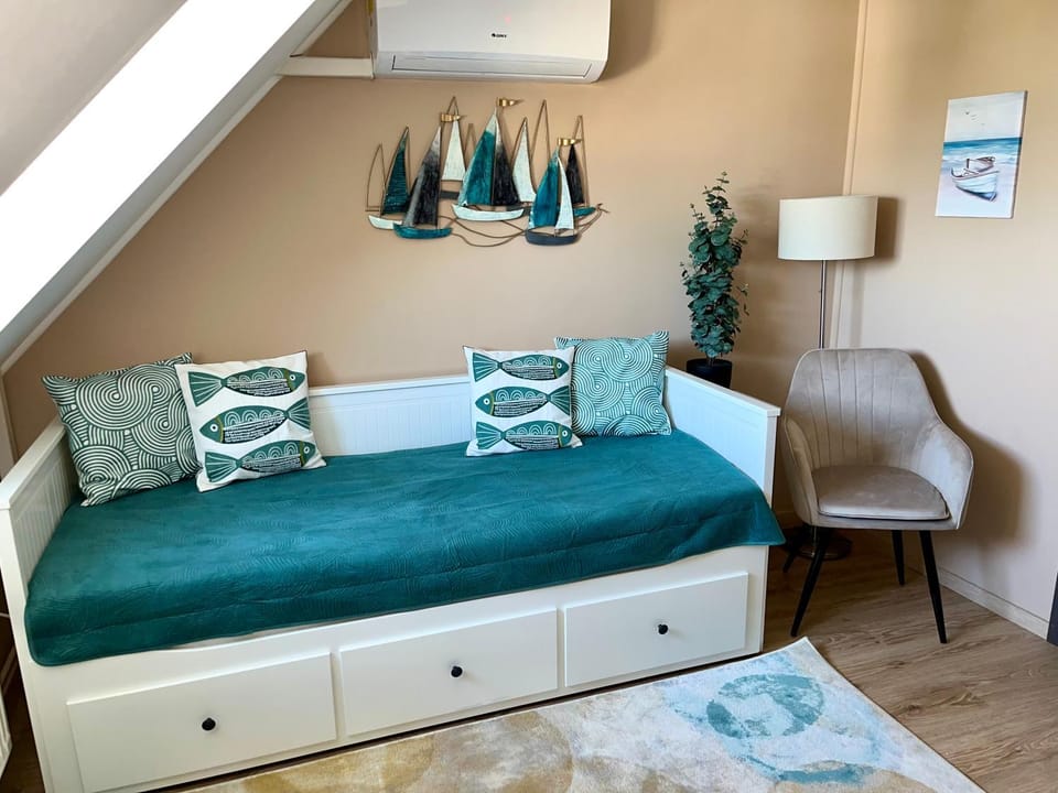 Living room, Bedroom