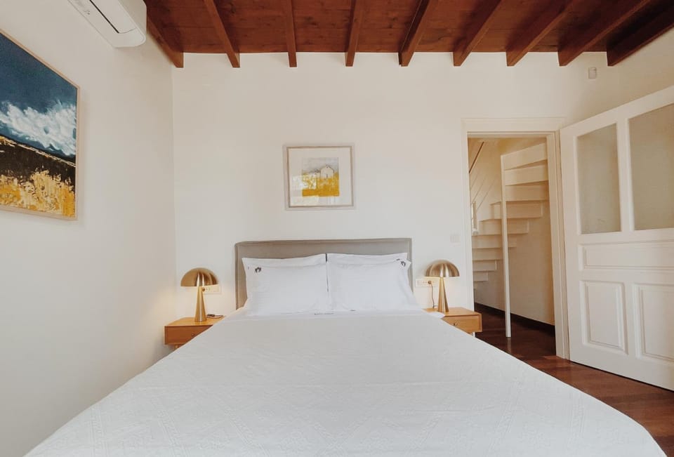 Bed, Decorative detail, Bedroom