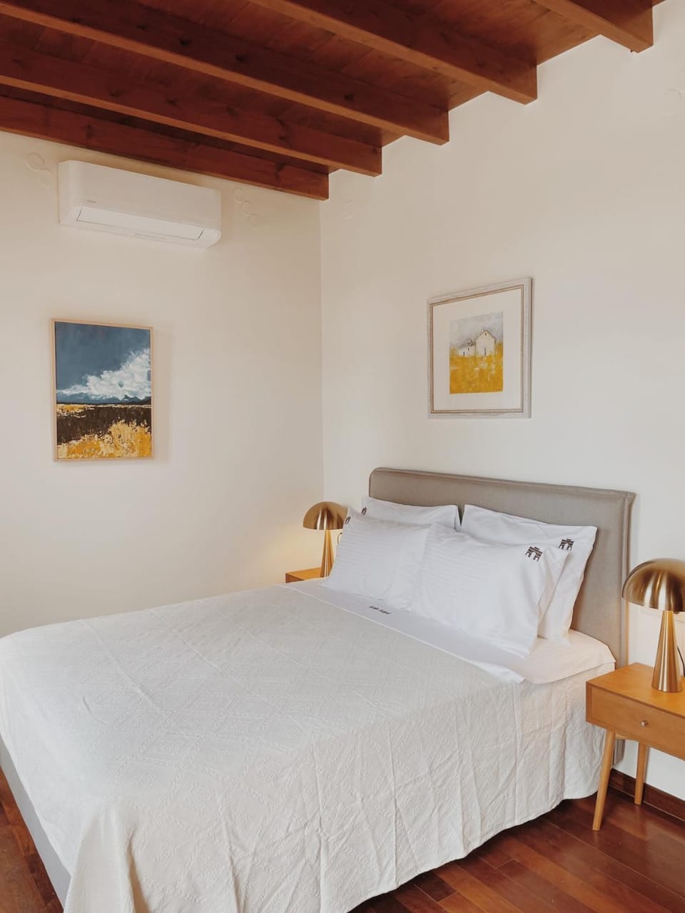 Bedroom, air conditioner