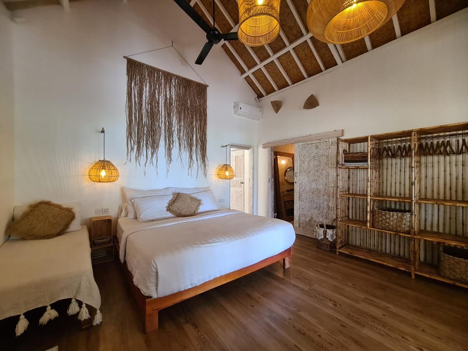 Bed, Photo of the whole room, Decorative detail, Bedroom, fireplace, towels, wardrobe, air conditioner