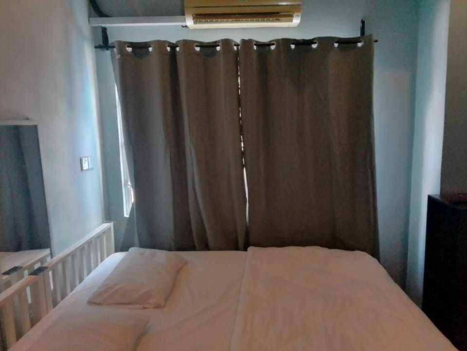 Bed, air conditioner