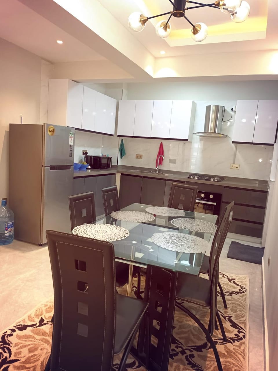Kitchen or kitchenette, Dining area