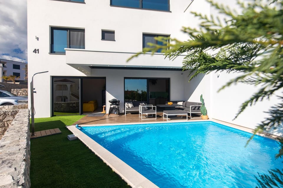Property building, Swimming pool