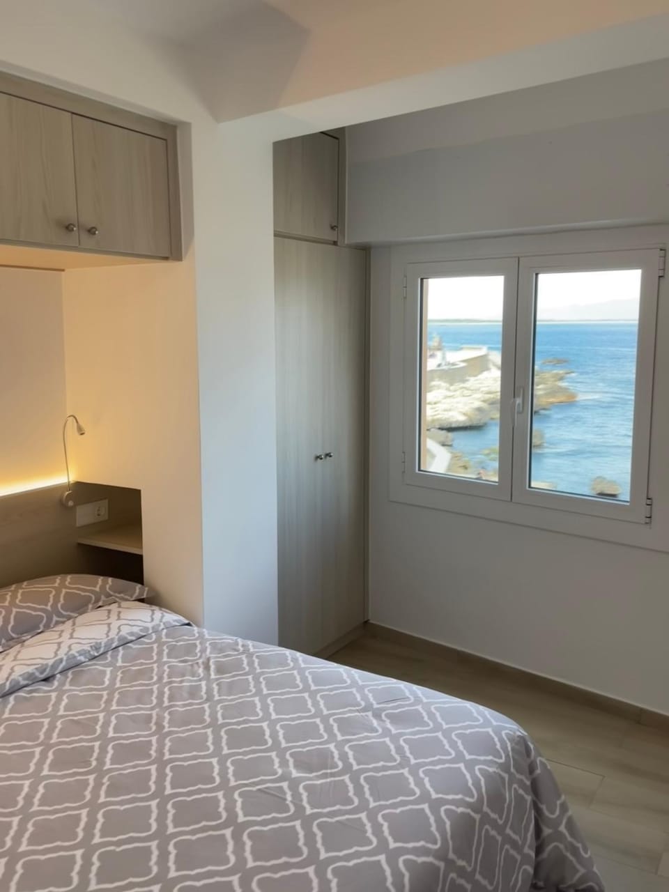 Bed, Natural landscape, Photo of the whole room, Bedroom, Sea view, wardrobe