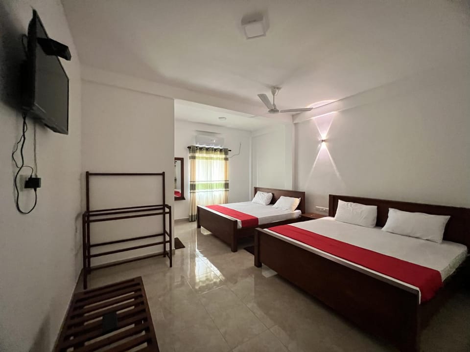 Bed, TV and multimedia, Bedroom, fireplace, air conditioner