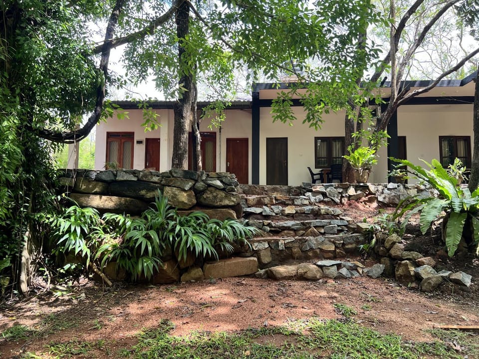 Property building, Day, Garden, Garden, Garden view