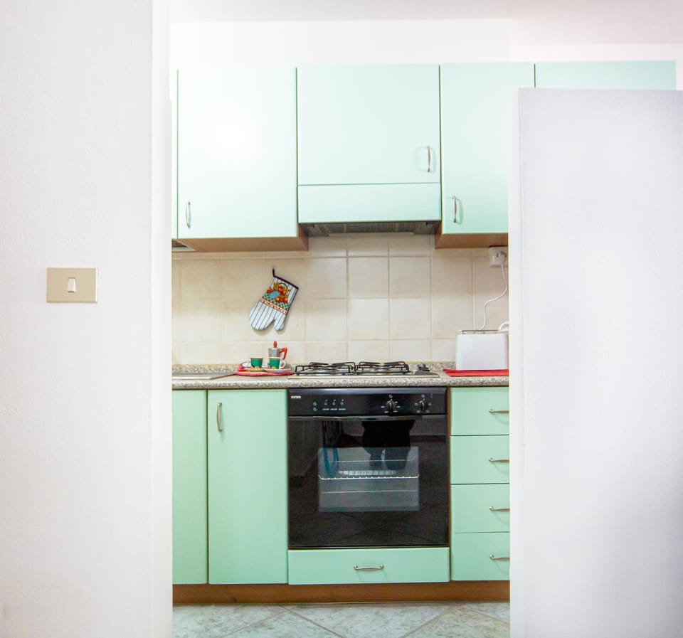 Kitchen or kitchenette, kitchen