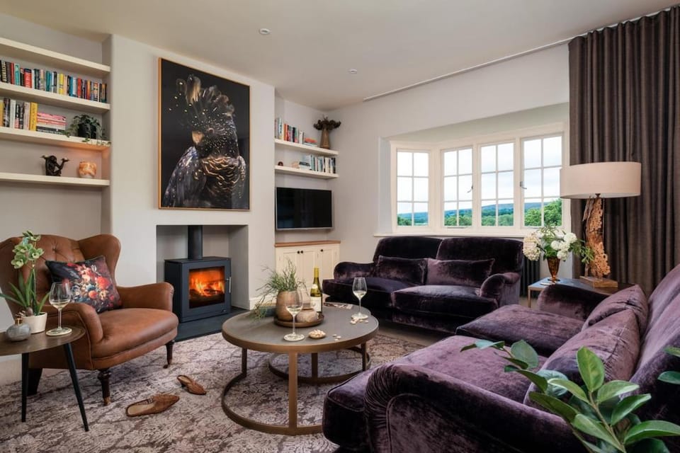 Higher Mapstone Luxury Dartmoor Retreat with Hot Tub, Views and Games Barn House in Bovey Tracey