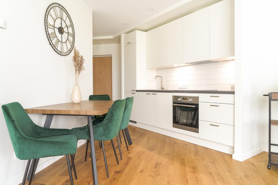 Dining area, Communal kitchen, pet friendly, stove