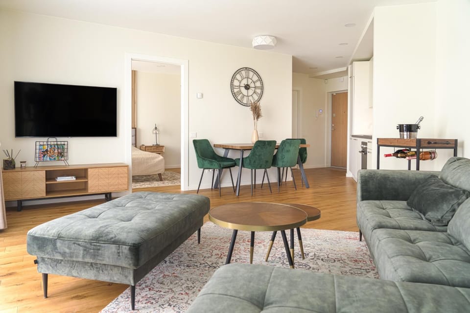 Communal lounge/ TV room, Living room, Lounge or bar, Seating area, Dining area