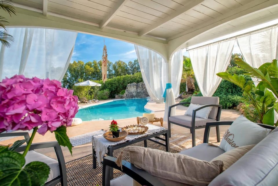 Natural landscape, Garden, View (from property/room), Seating area, Garden view, Pool view, Swimming pool, sunbed
