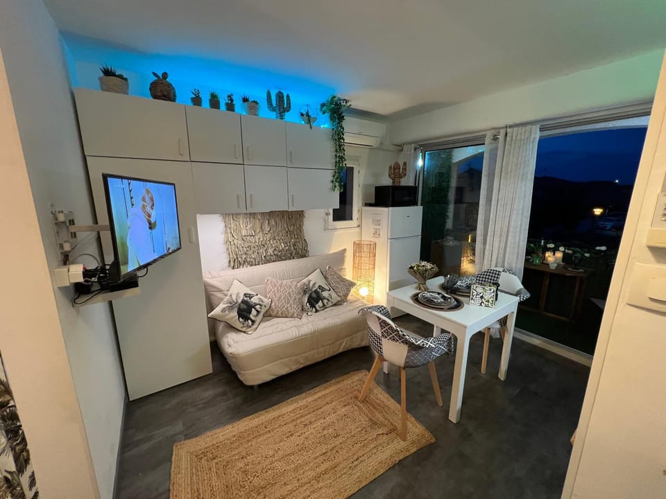 TV and multimedia, Balcony/Terrace, Living room, Dining area