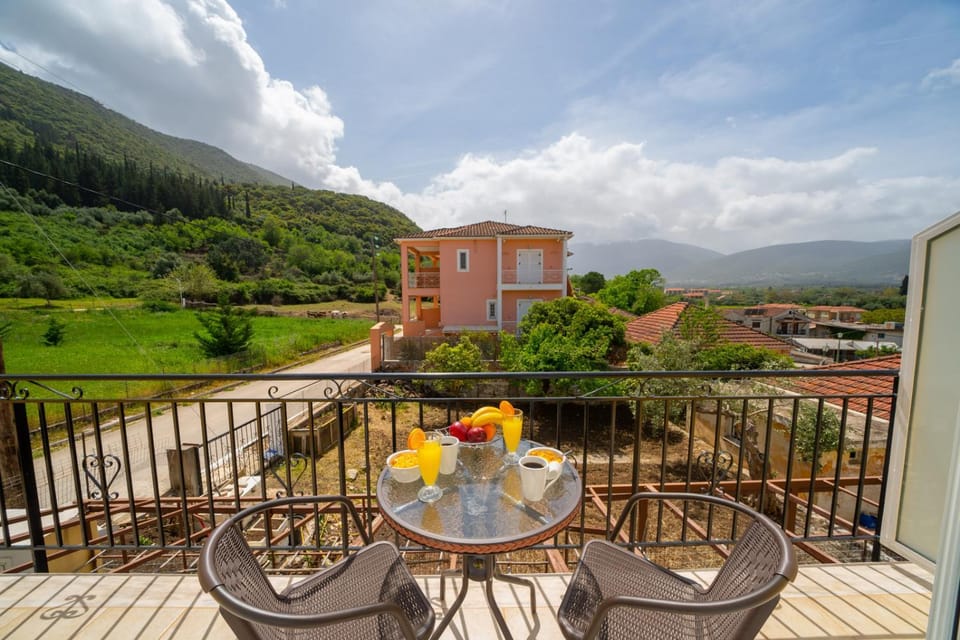 Balcony/Terrace, Mountain view