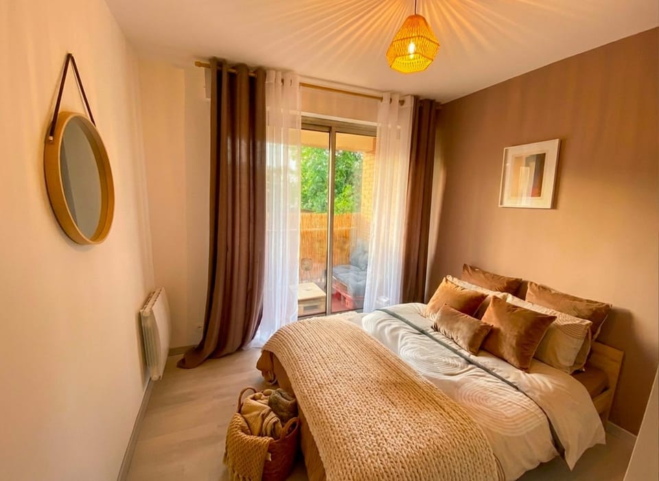 Bed, Photo of the whole room, Bedroom, cot, wardrobe