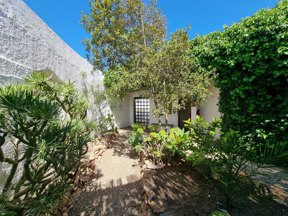 Facade/entrance, Garden, Lobby or reception, Inner courtyard view