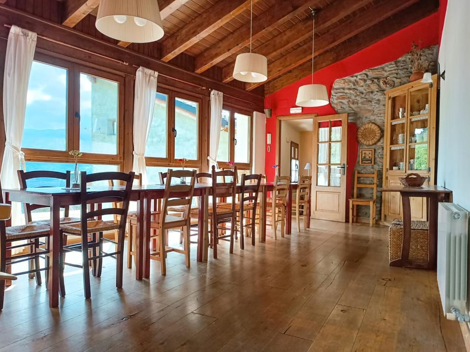 Dining area, Mountain view