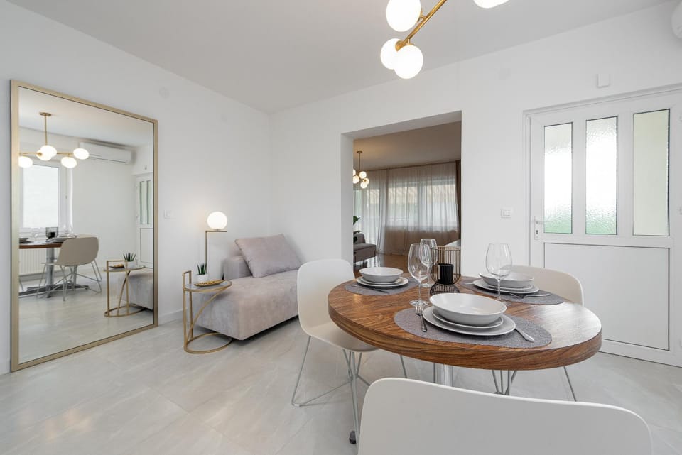 Seating area, Dining area