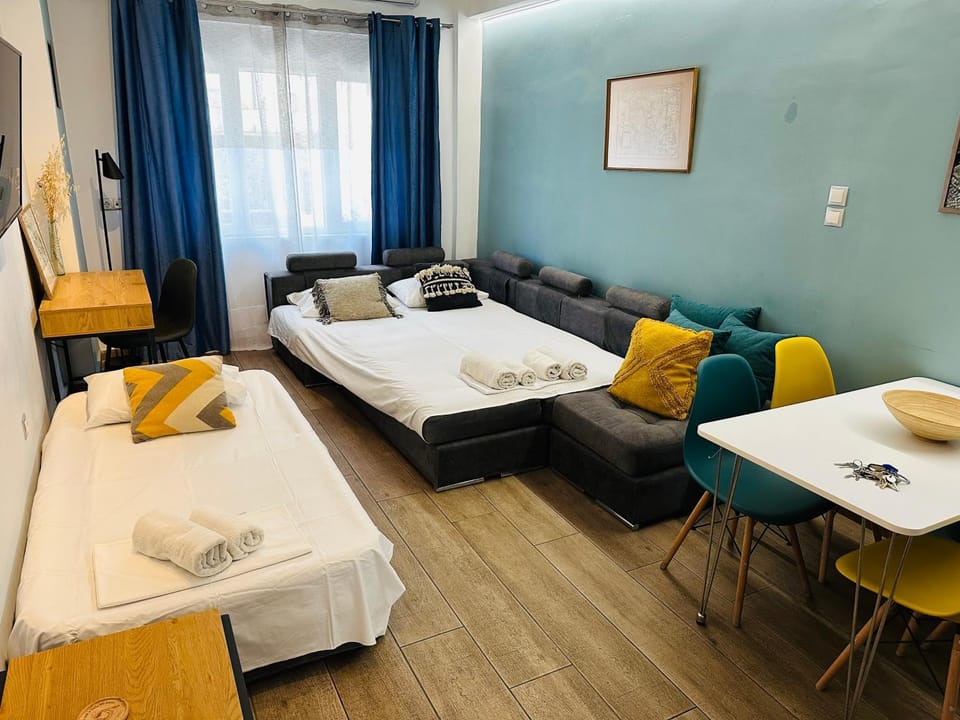 Royal Blue Grand Suite No 1 Apartment in Pireas