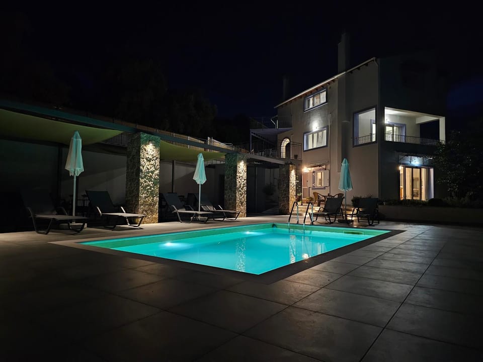 Property building, Pool view, Swimming pool