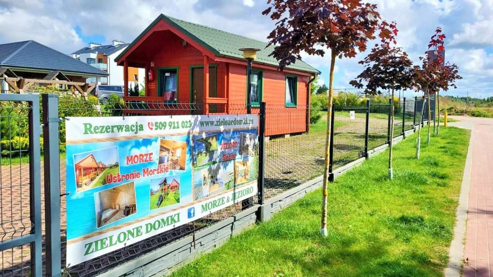 Property building, Property logo or sign, Neighbourhood, Natural landscape, Garden, Street view