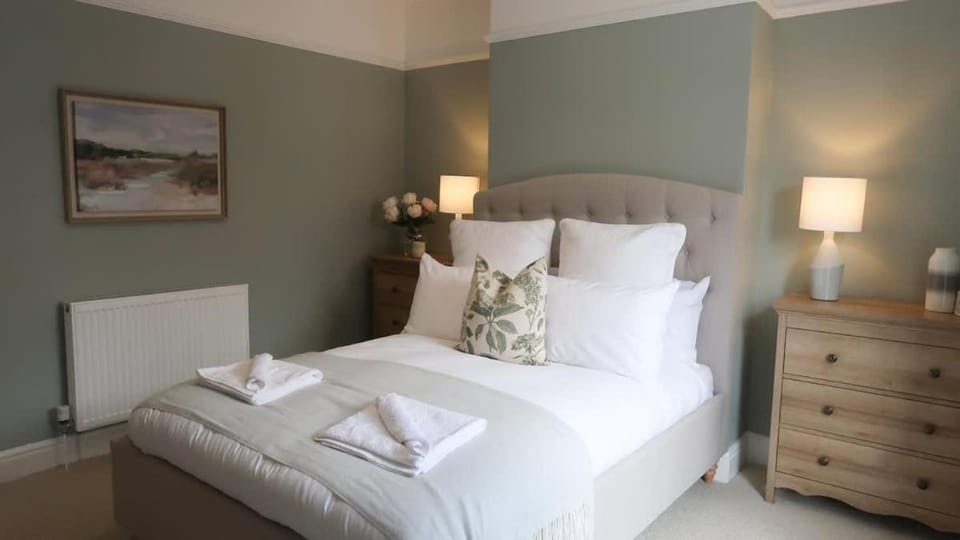 Luxury living outside the city walls - sleeps six! House in Chester