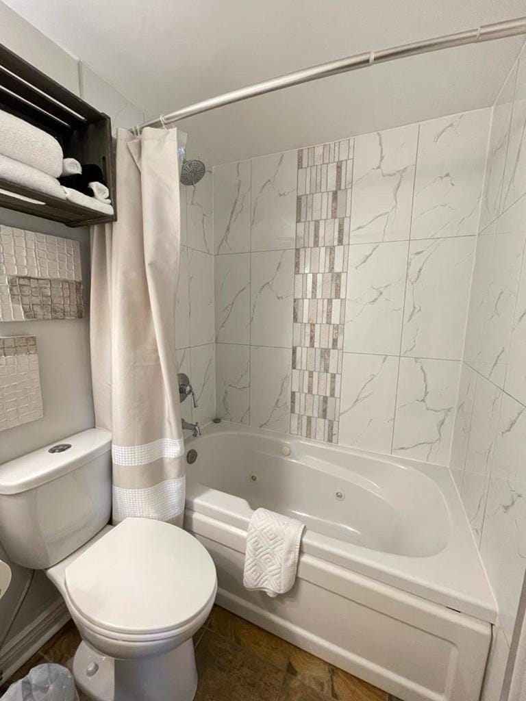 Modern Mountainside Ski In/Ski Out Studio at Blue Apartment in Grey Highlands