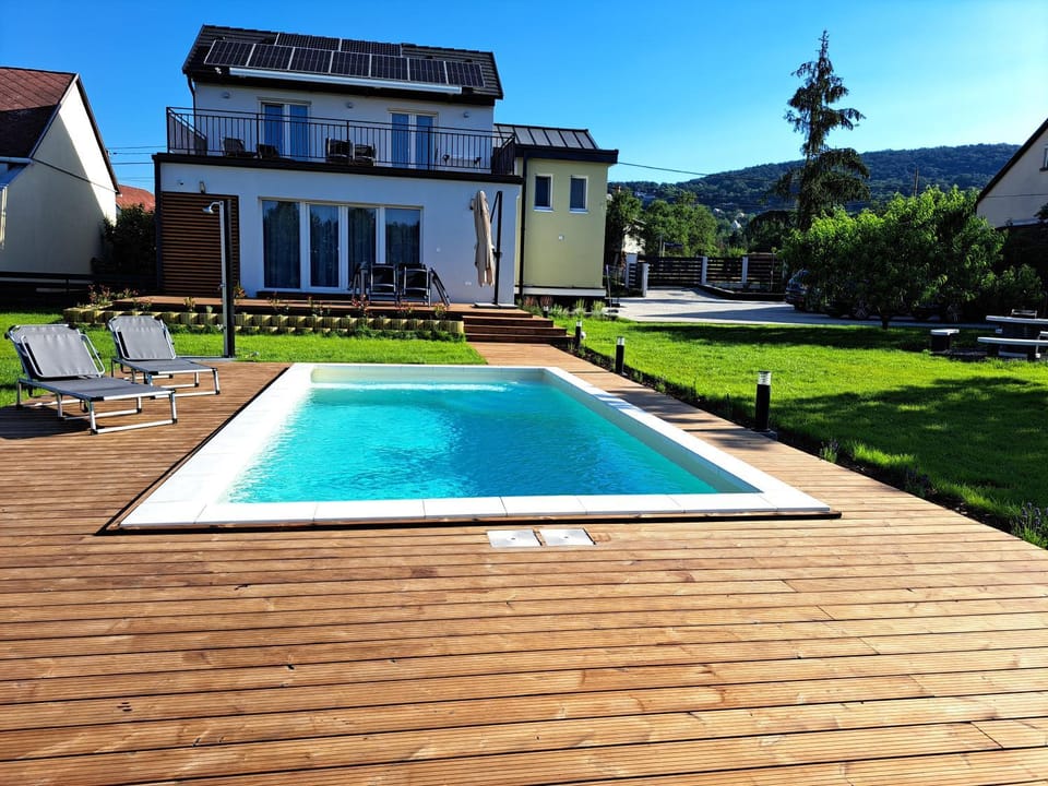 Property building, Garden, Swimming pool