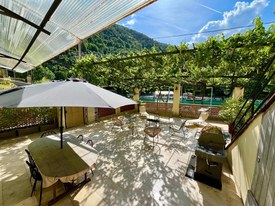Patio, Mountain view