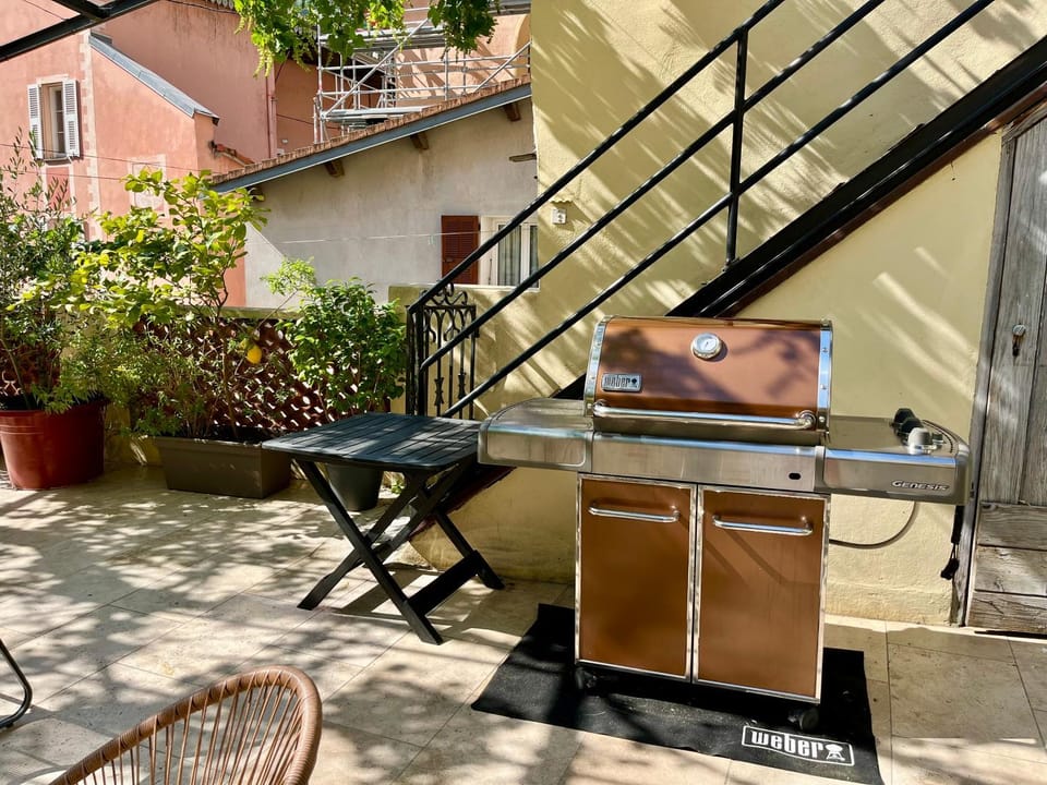 Patio, BBQ facilities