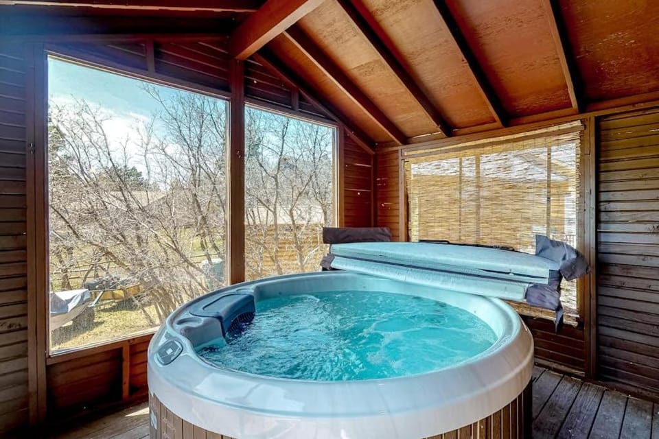 Self-Reflection House in Colorado
