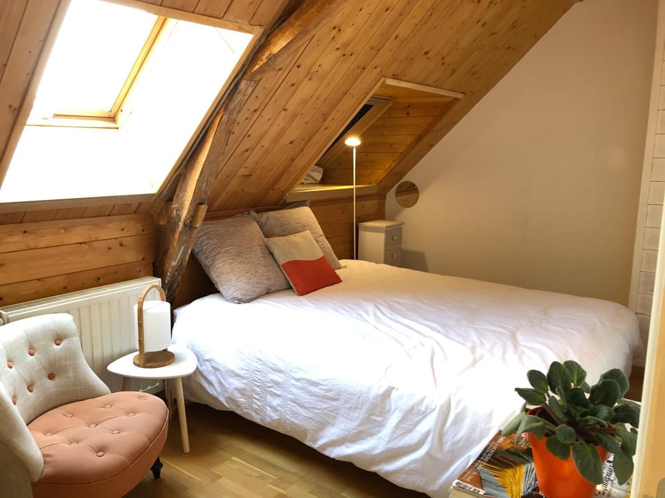 Bed, Photo of the whole room, Bedroom