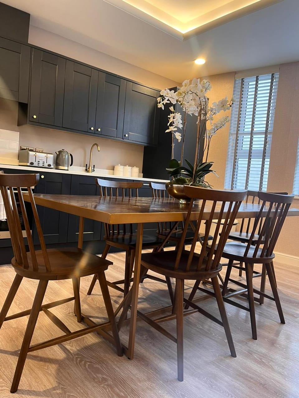 Kitchen or kitchenette, Living room, Seating area, Dining area, minibar, pet friendly, stove