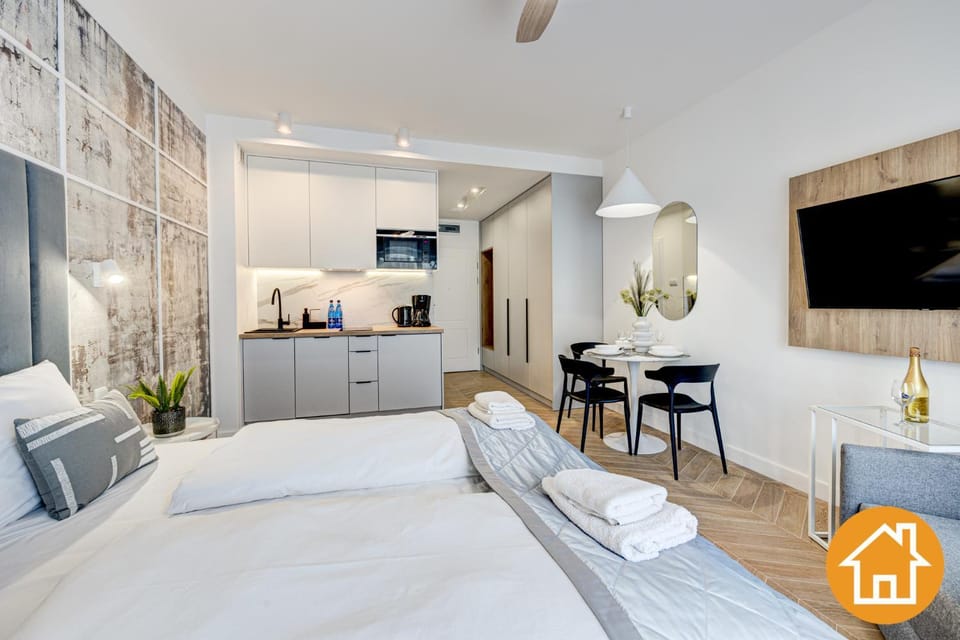 TV and multimedia, Kitchen or kitchenette, Photo of the whole room