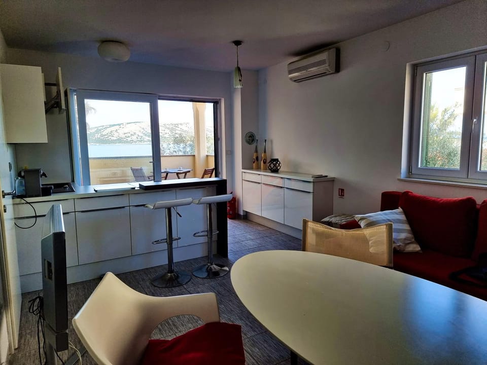 Seating area, Dining area