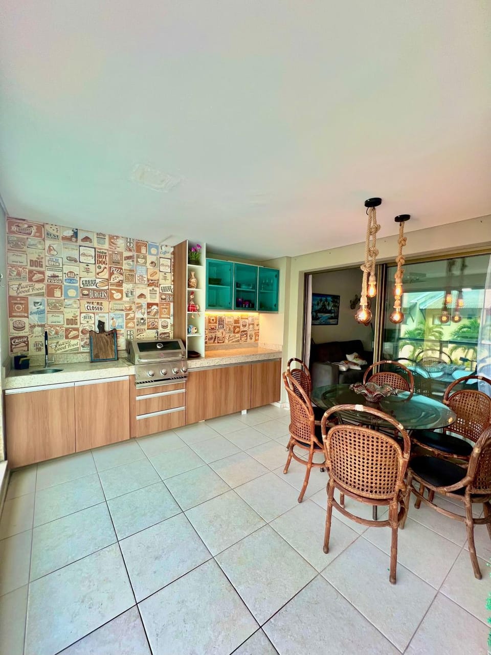 Seating area, Dining area