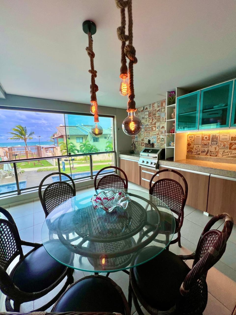 Seating area, Dining area