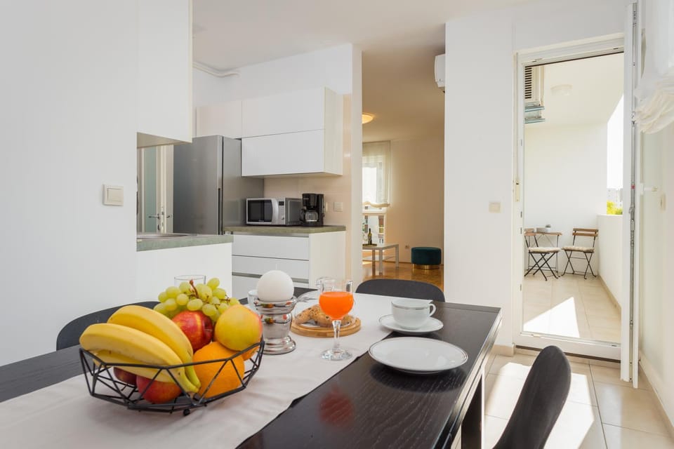 Dining area, Communal kitchen