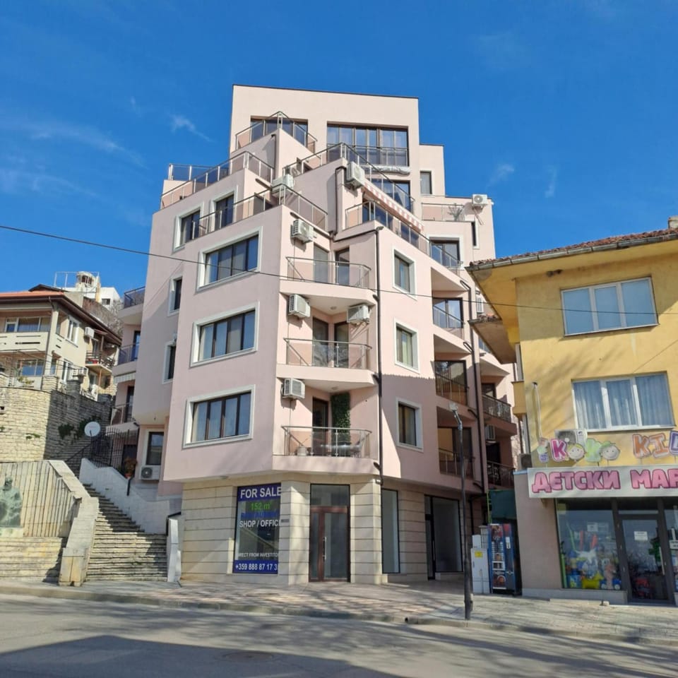 Апартамент Амира 3 Apartment in Dobrich Province, Bulgaria