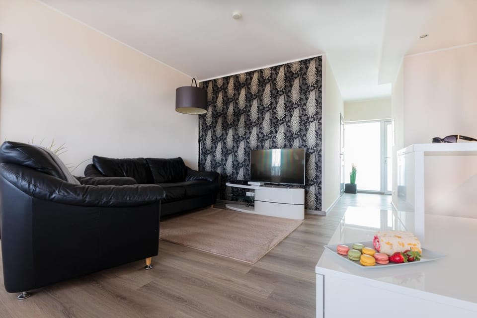 Communal lounge/ TV room, TV and multimedia, Living room