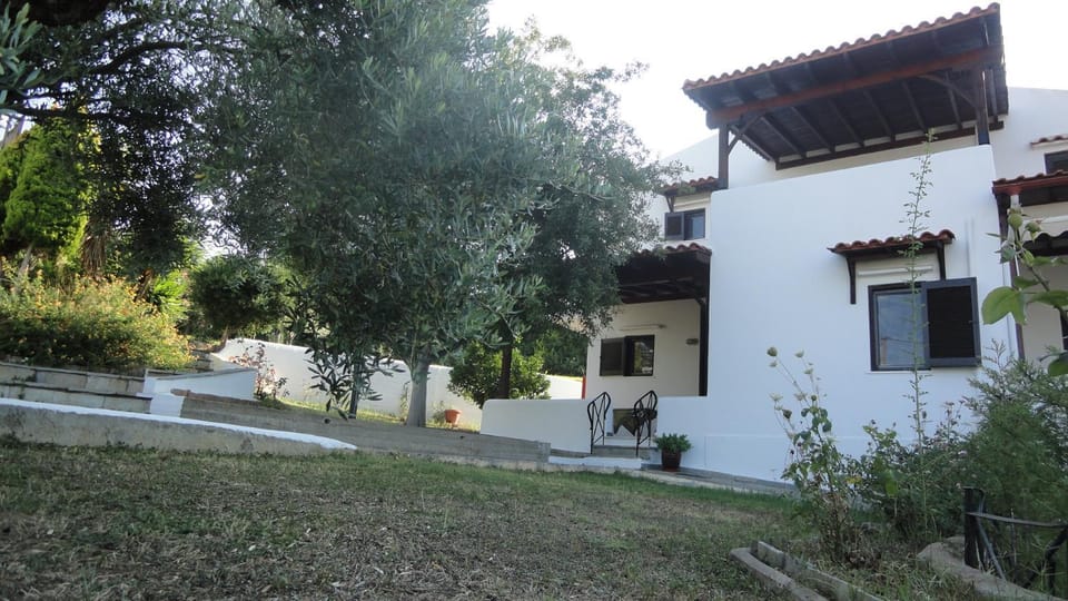 Property building, Facade/entrance, Garden