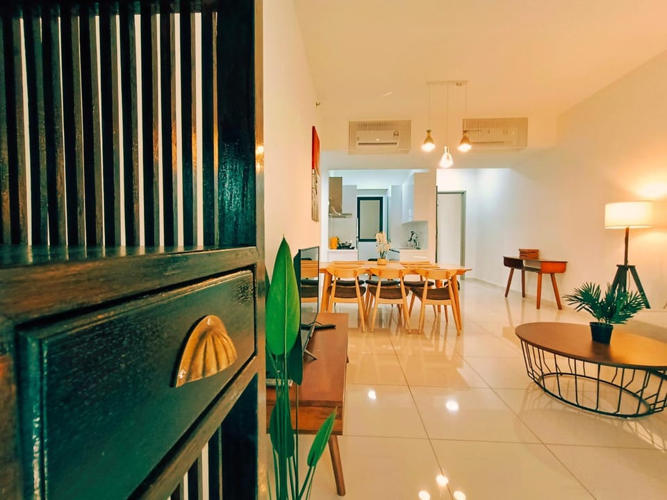 Bali-style 2Bedroom Beacon Georgetown WL LEVEL 3 GENIUS Apartment in George Town