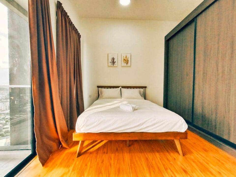 Bali-style 2Bedroom Beacon Georgetown WL LEVEL 3 GENIUS Apartment in George Town
