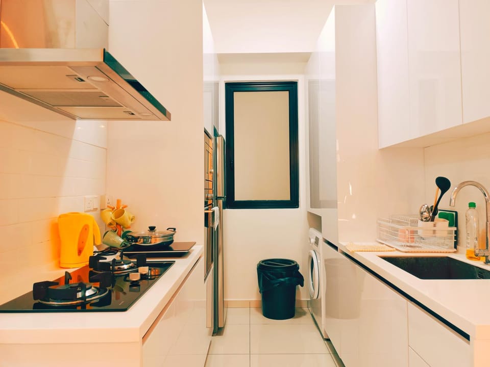 Bali-style 2Bedroom Beacon Georgetown WL LEVEL 3 GENIUS Apartment in George Town