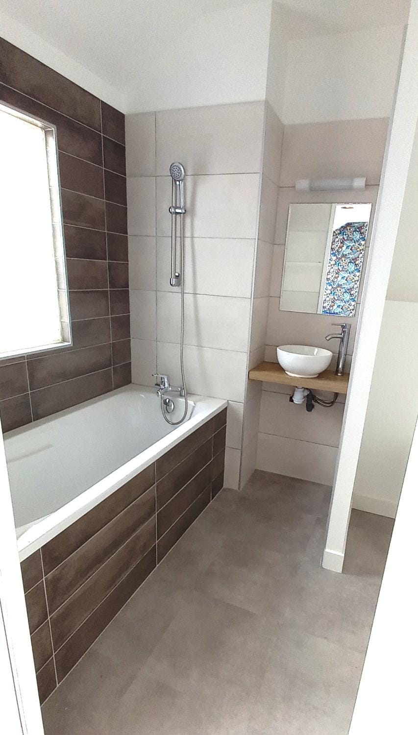 Shower, Toilet, Bathroom, Bath