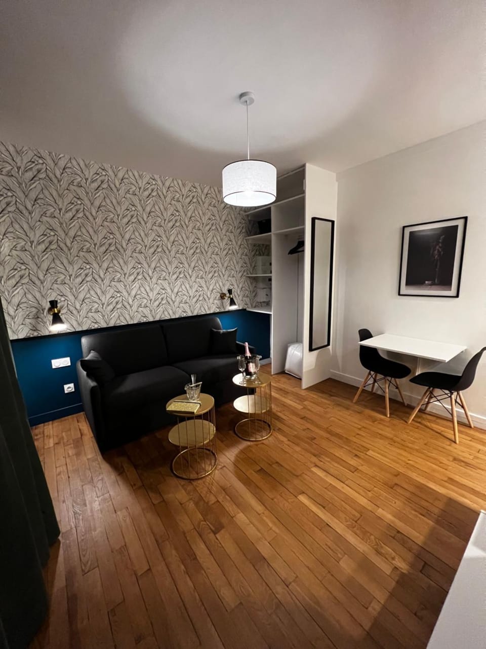 IDÉALEMENT SITUÉ "LE STUDIO" Les Locations ISAHORA sont aussi à 2 pas du Château d'Eu, des Falaises du Tréport, de MERS les Bains et aux portes de la BAIE DE SOMME Apartment in Normandy