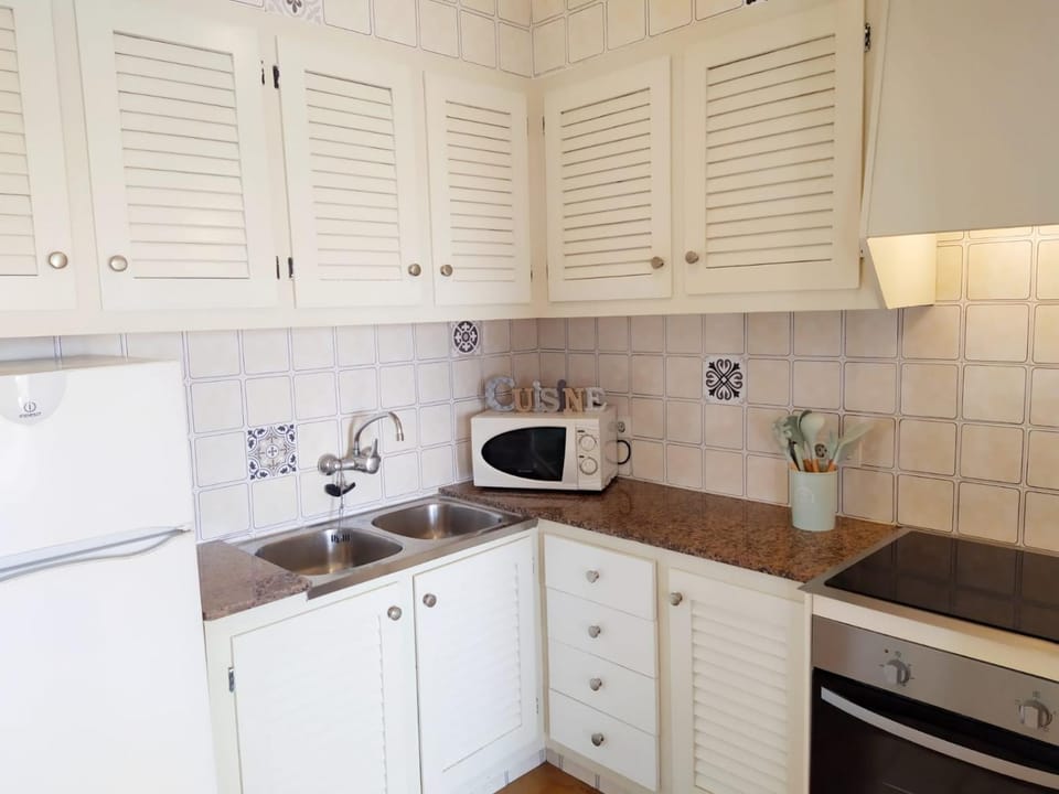 Kitchen or kitchenette, minibar, pet friendly, stove, toaster