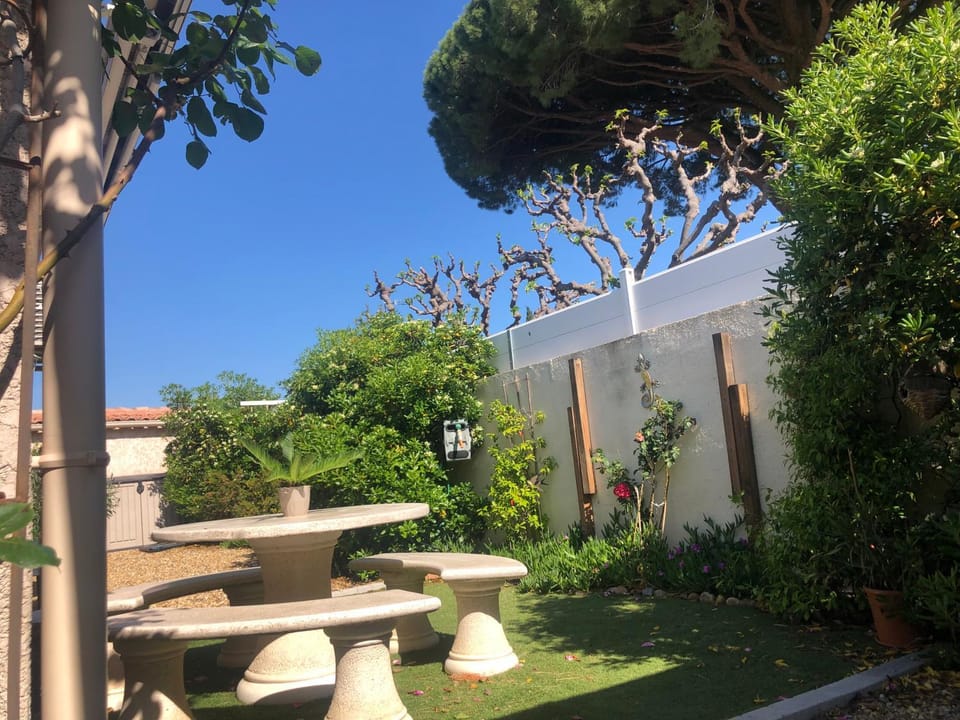Studio refait à neuf avec jardin Aigues Mortes Apartment in Aigues-Mortes