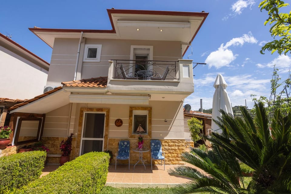Property building, Garden, Balcony/Terrace